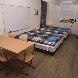 School - Your Unique Place In By Metro Vysehrad Апартаменты